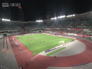 女生深夜看w片